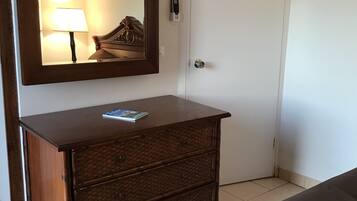 1 slaapkamer, een strijkplank/strijkijzer, wifi