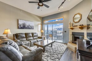 TV, fireplace - Lake Forest 204F: Close to Frisco Main St - Views Overlooking Lake Dillon. (Frisco)