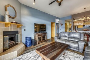 TV, fireplace