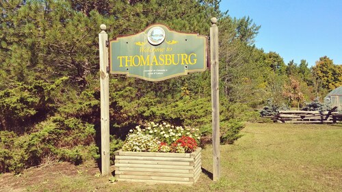 Escape to the Country! Sleeps 4