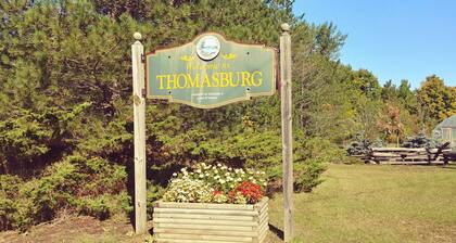 Escape to the Country! Sleeps 4