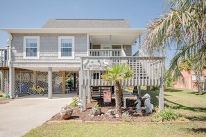 Exterior - It Depends: Beach Cottage Overlooking Davis Canal (Oak Island)