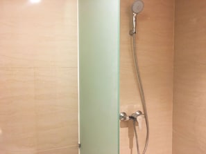 Bathroom - Galeri Ciumbuleuit 3 by Nu Apartment (Bandung)