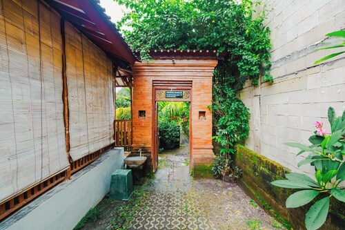 Cening Bagus Bungalows by Zuzu