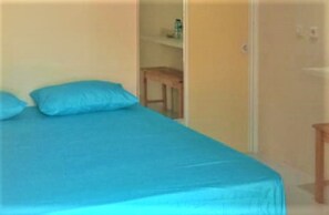 1 bedroom, desk, free WiFi, bed sheets