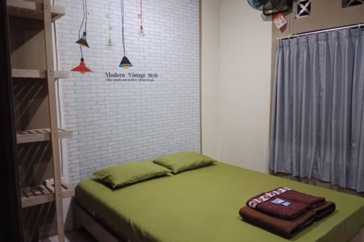 Desk, WiFi (free), bed sheets