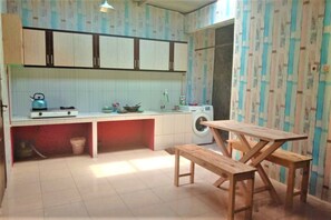 Shared fridge - Penginapan Rudi Syariah (Terong)