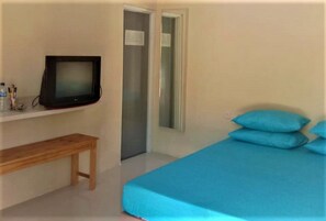 Desk, free WiFi, bed sheets - Penginapan Rudi Syariah (Terong)