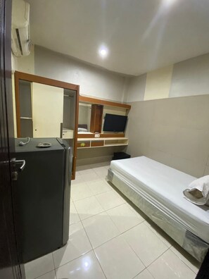 Standaard kamer | Een bureau, gratis wifi, beddengoed