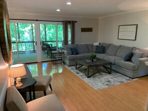 TV, fireplace, video games - Beautiful Waterfront, w/ Dock, Firepit, Hot tub (Cadiz)