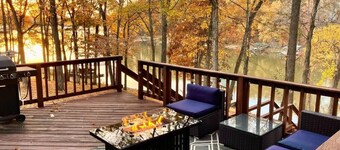 Beautiful Waterfront, w/ Dock, Firepit, Hot tub