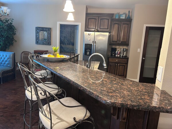 冰箱、微波炉、烤箱、洗碗机