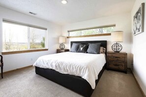 3 عدّة غرف نوم ومكواة/لوح كي وواي فاي مجانًا وملاءات أسرّة