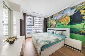 Business appartement | Individueel gedecoreerd, individueel gemeubileerd, een bureau