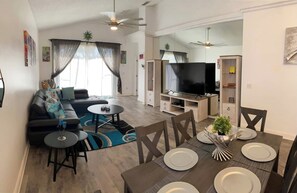 Smart-TV, Netflix, Hulu og bøker