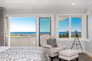 4 bedrooms, bed sheets