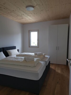 1 bedroom, WiFi, bed sheets - Beautiful newly built vacation apartment (Friedrichshafen)