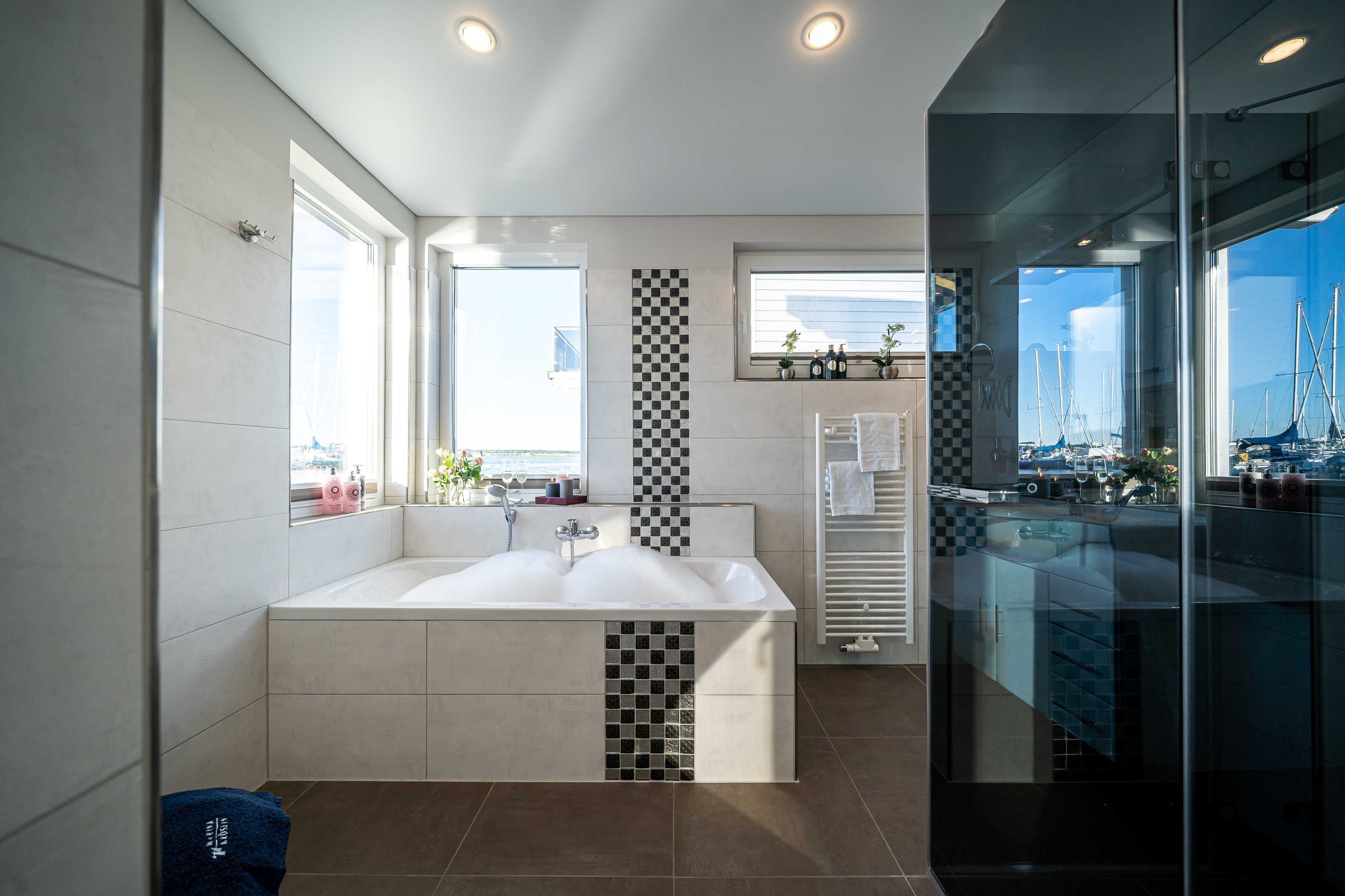 Dutxa, assecador de cabells i tovalloles 