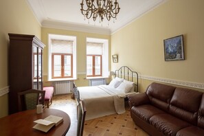2 bedrooms, iron/ironing board, free WiFi