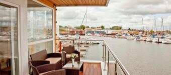 Floating House 1 Struck with fireplace - 01. Floating Houses (95 m²) with fireplace