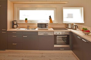 Kühlschrank, Mikrowelle, Ofen, Geschirrspüler