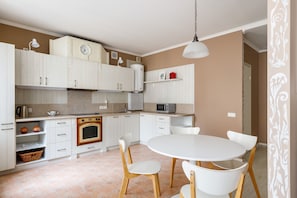 1 bedroom, iron/ironing board, free WiFi