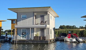 Unclassified image, 5 of 19, button