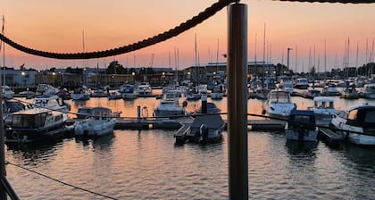 05. Floating-Houses (75 m²) SteelVoll mit Infrarotsauna - Floating House