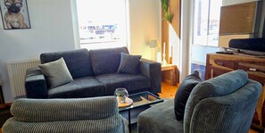 Unclassified image, 4 of 19, button