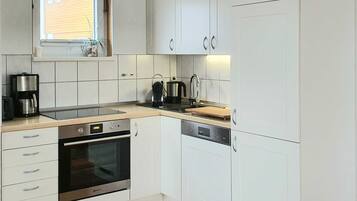 Fridge, oven, dishwasher, coffee/tea maker