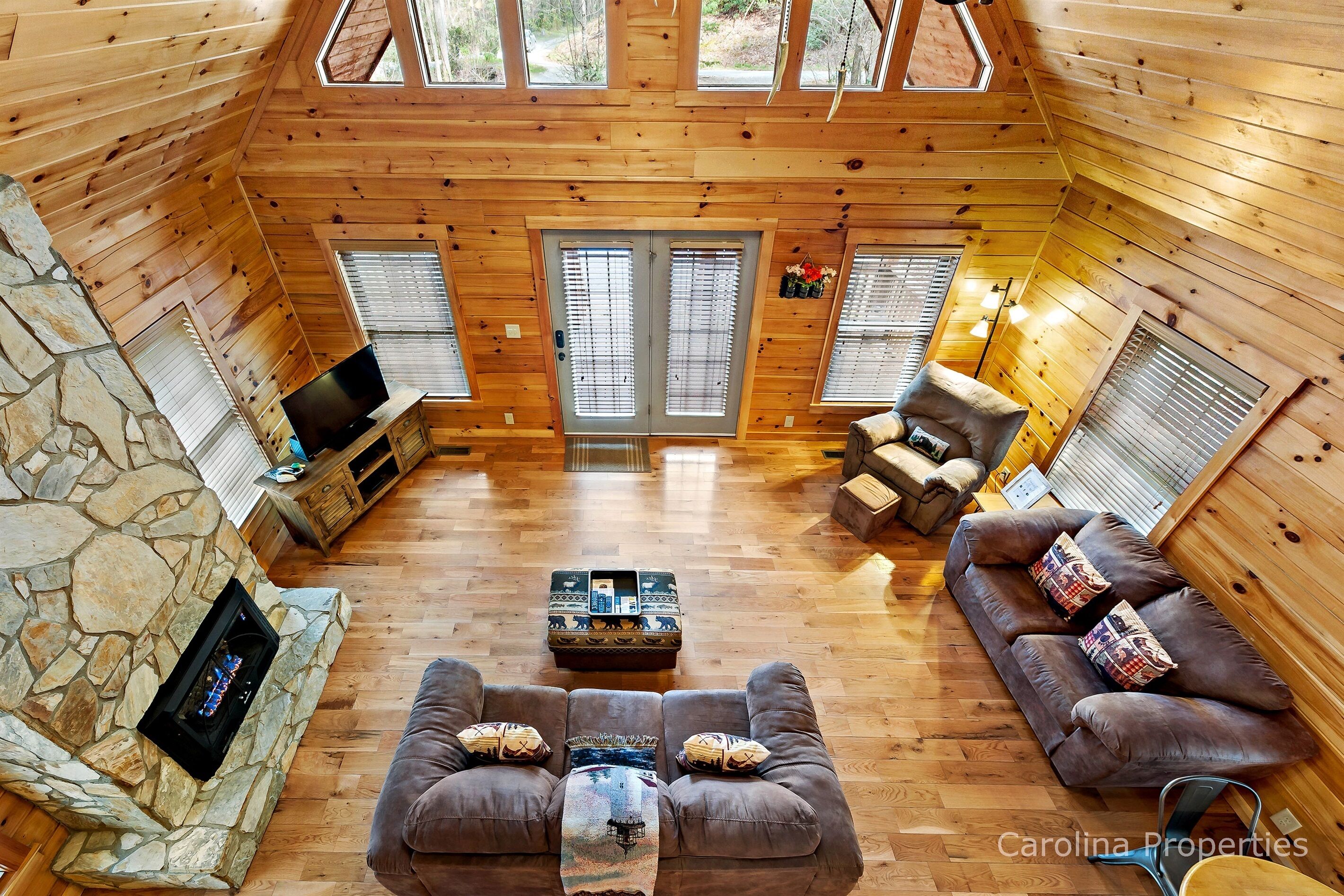 Gillford Cabin - Pet Friendly, Creek, Lake Access!