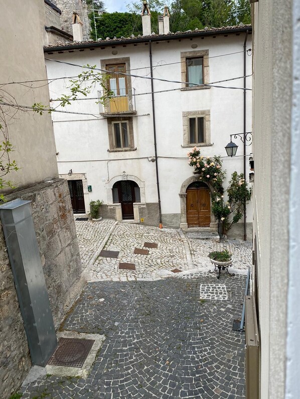 تفاصيل الفندق من الخارج