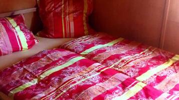 House | 2 bilik tidur, cadar katil