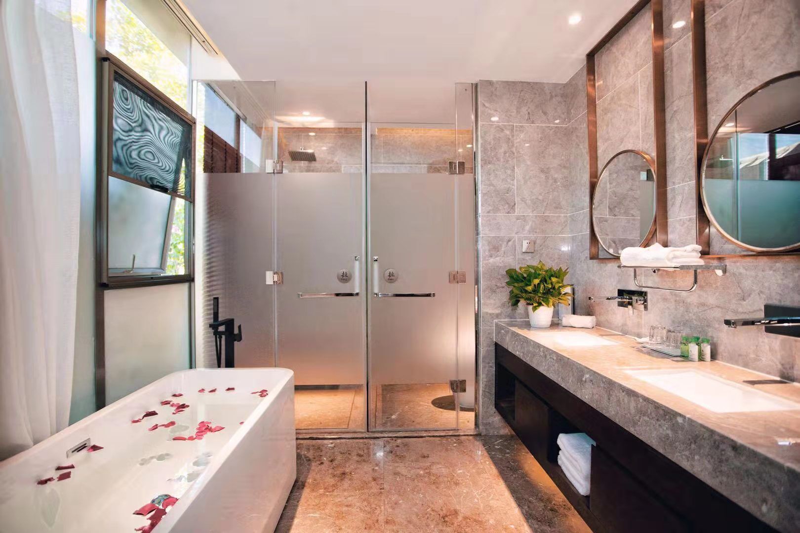 Huaxiang Premier Double Room | Bathroom | Hair dryer, bathrobes, slippers, towels
