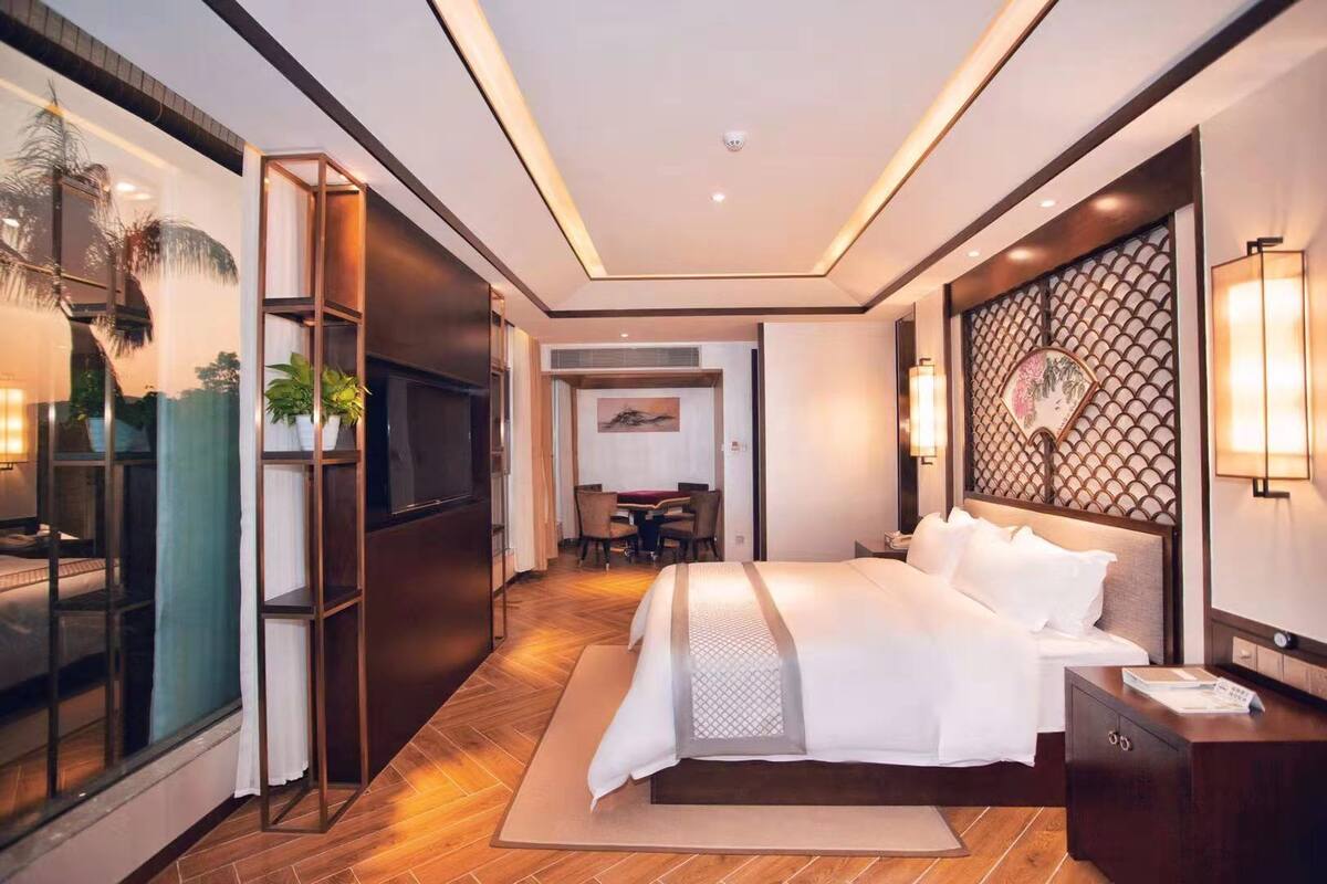 Habitación doble Premier | Minibar, escritorio, cortinas blackout y tabla de planchar con plancha