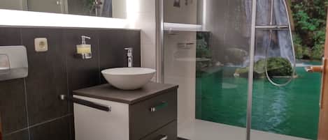 Departamento | Baño | Regadera, secadora de cabello, toallas, jabón