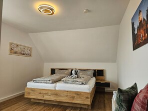 Apartment | 3 bedrooms, free WiFi, bed sheets - Ferienwohnung Martina (Sinzing)