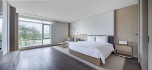 Premium Lake Suite | In-room safe, desk, blackout drapes, iron/ironing board - Xi'an International Convention Center (Xi'an)