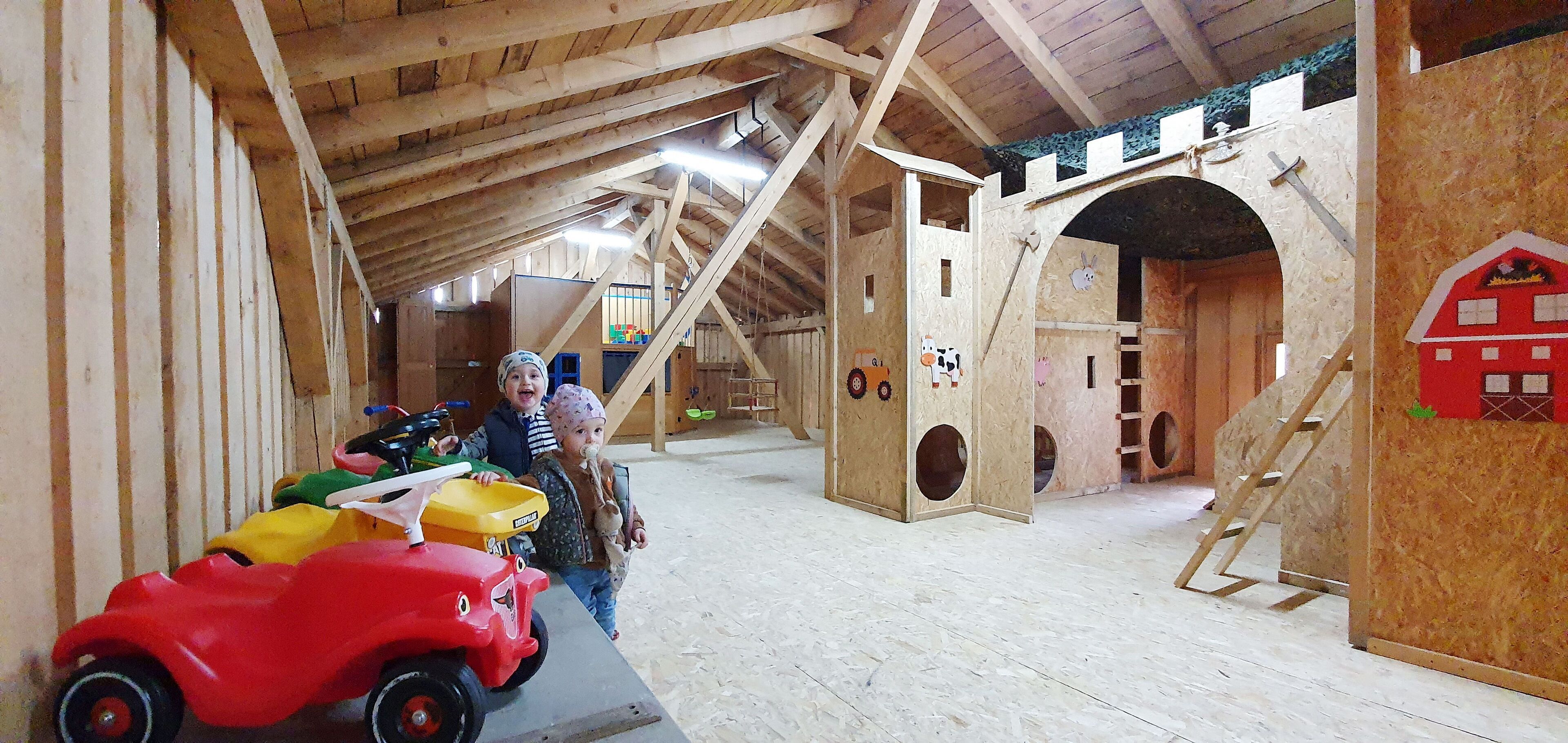 Tempat bermain anak – indoor