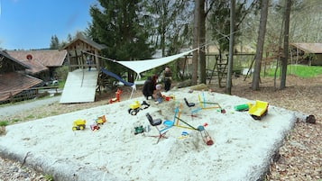 Área de juegos infantiles al aire libre