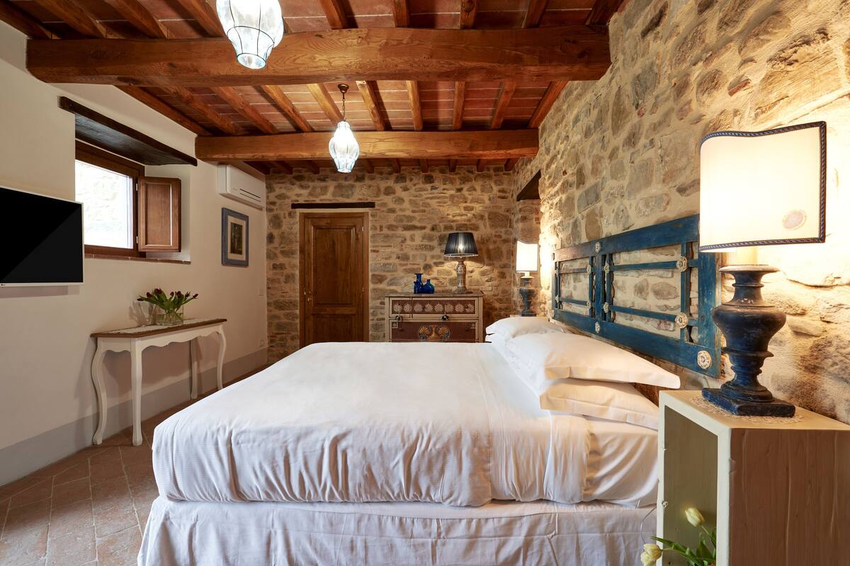Premium bedding, pillowtop beds, desk, blackout drapes