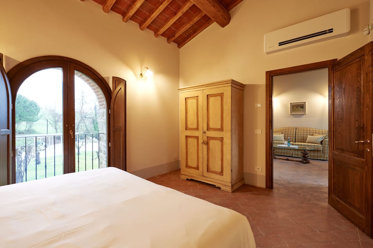 2 bedrooms, premium bedding, pillowtop beds, desk