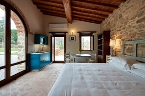 Belvedere Studio with private Terrace | Literie de qualité supérieure, surmatelas, bureau, rideaux occultants