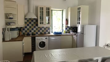 Micro-ondes, four, plaque de cuisson, lave-vaisselle