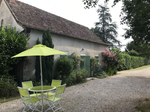 屋外ダイニングエリア