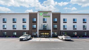 A modern hotel building with a sign for 'Extended Stay America Premier Suites'. - Extended Stay America Premier Suites Ukiah (Ukiah)