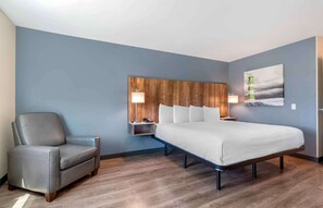 Desk, iron/ironing board, bed sheets - Extended Stay America Premier Suites Ukiah (Ukiah)