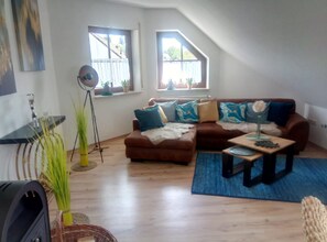 Apartment | Living area | Flat-screen TV - Stadler Ferienwohnung (Dörfles-Esbach)