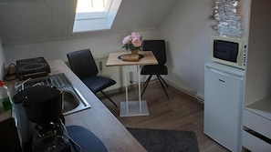 Apartment, 1 Single Bed | Private kitchen | Fridge, microwave, oven, stovetop - Stadler Ferienwohnung (Dörfles-Esbach)