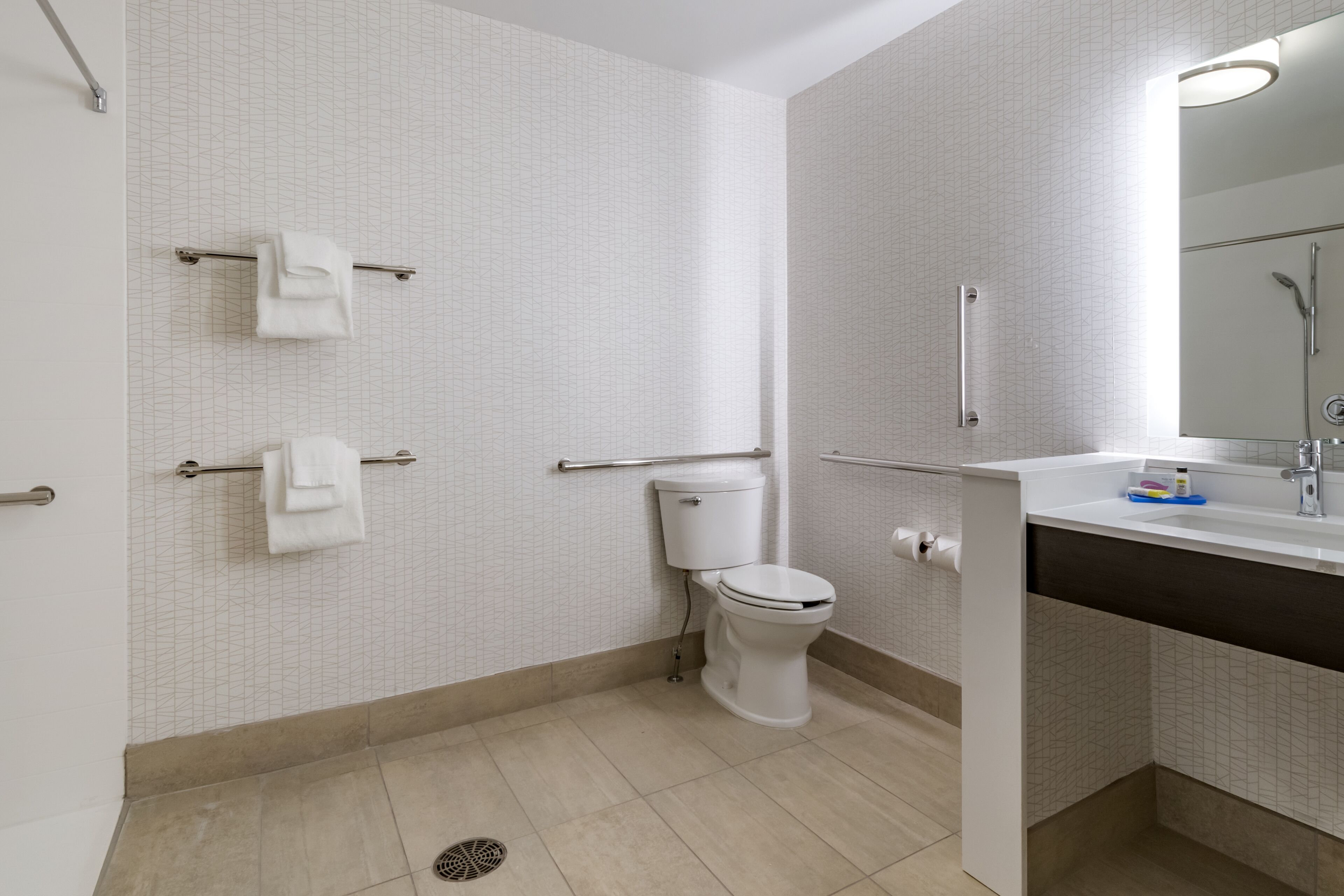 room (specialty) | bathroom | spring water bathtub, hydromassage showerhead, hair dryer, towels